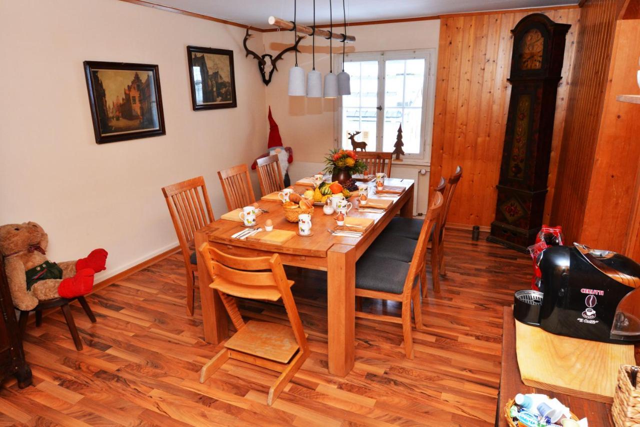 Alte Post Mit Geschichte Und Restaurant Tavanasa