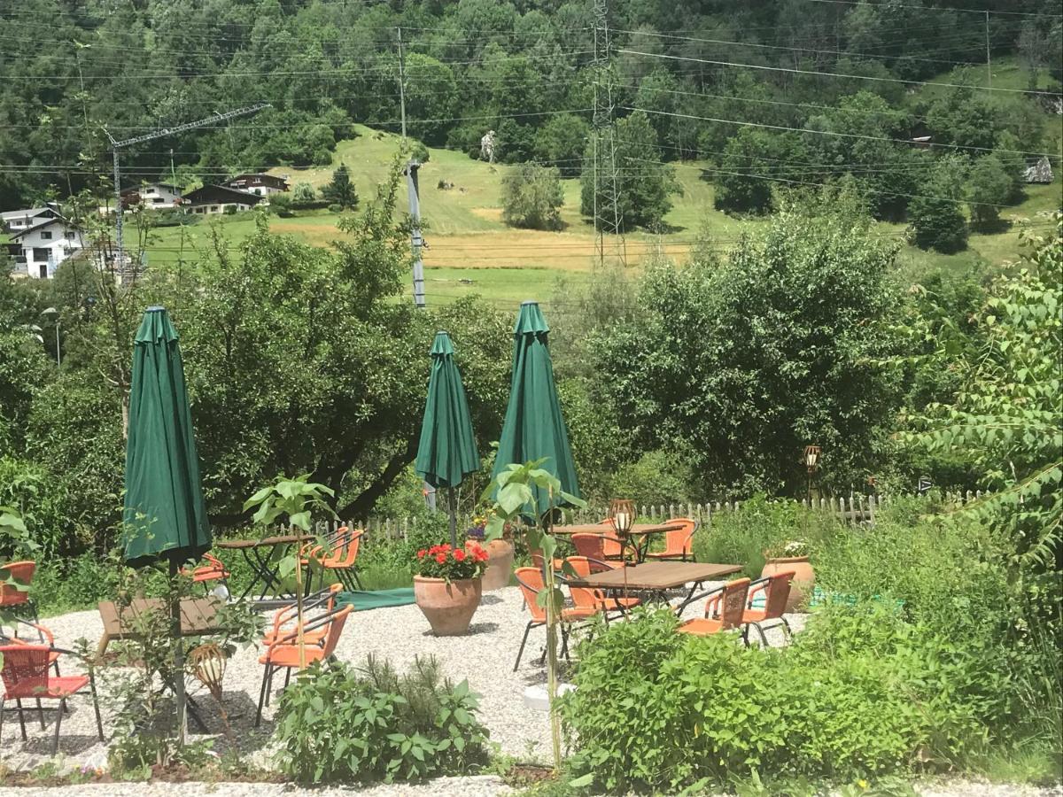 Alte Post Mit Geschichte Und Restaurant * Tavanasa