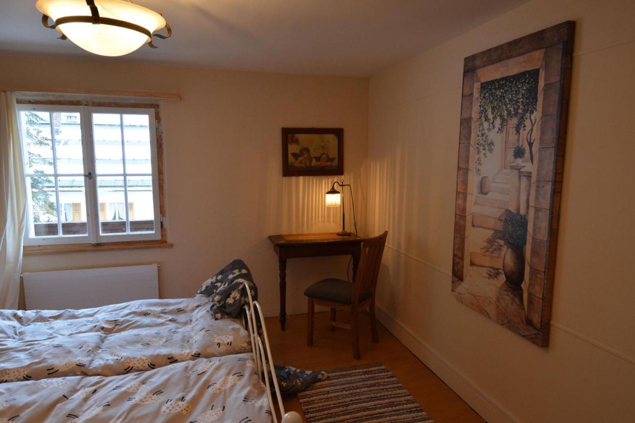 Alte Post Mit Geschichte Und Restaurant Apartmán Tavanasa