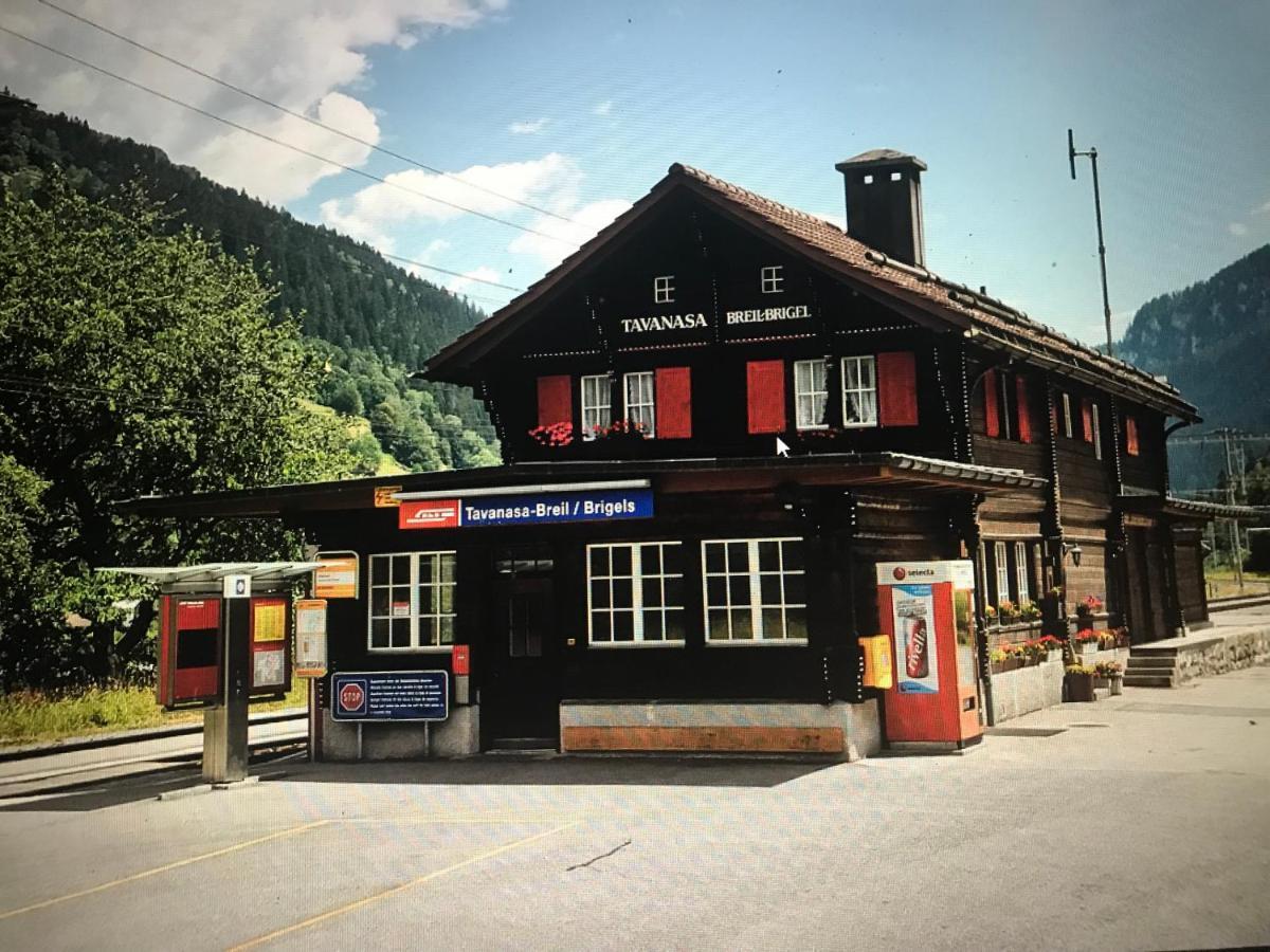 Alte Post Mit Geschichte Und Restaurant Tavanasa